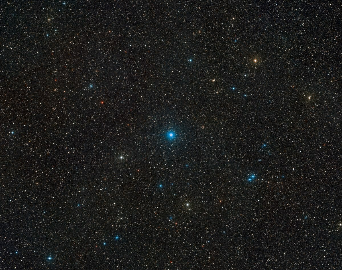 肉眼でも見られる連星にブラックホールを発見 およそ1000光年先