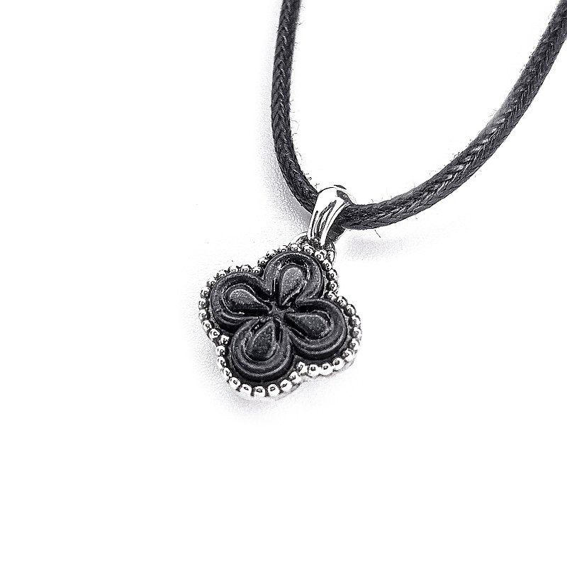 你知道最新的3D列印技術可以製作銀飾嗎?想雕自己的戒指不知道怎麼做嗎??來蕭氏工藝，隨便你想雕什麼!!趕快報名體驗課程，就可以學到3D數位繪圖技術以及金工的基礎技法喔!!