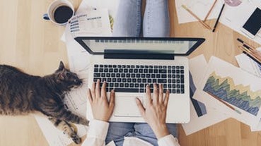 【當我們硬塞在家】還在用 LINE？遠端工作企業通訊軟體挑選指南