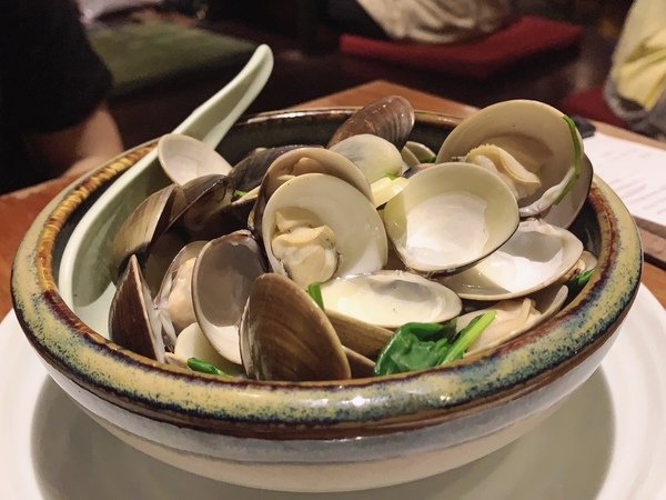 「花蓮旅遊」花蓮租車三天二夜輕旅行自駕遊，盛夏消暑追鯨趣-花蓮永宬租車，老時光燒肉酒肴，欣欣麵館不是麵店，小花公寓民宿與窩WOW青年旅館直擊分享
