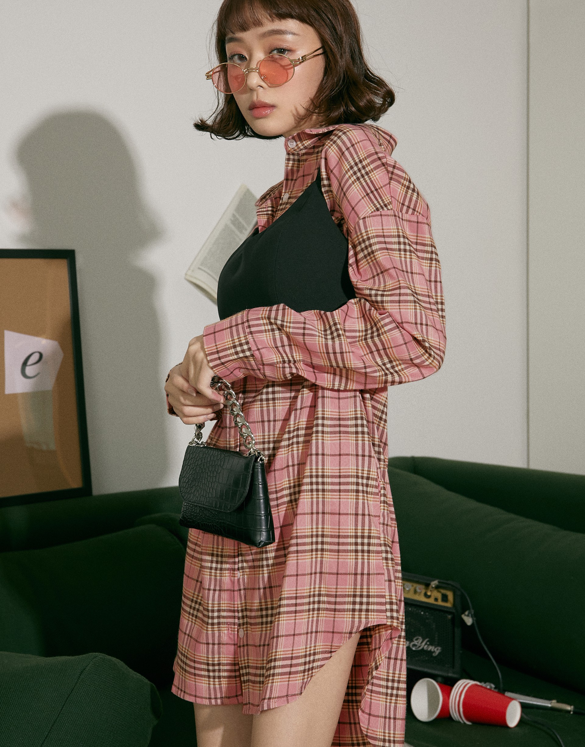 經典百搭格紋/附一條本布腰帶/胸前有一個貼口袋