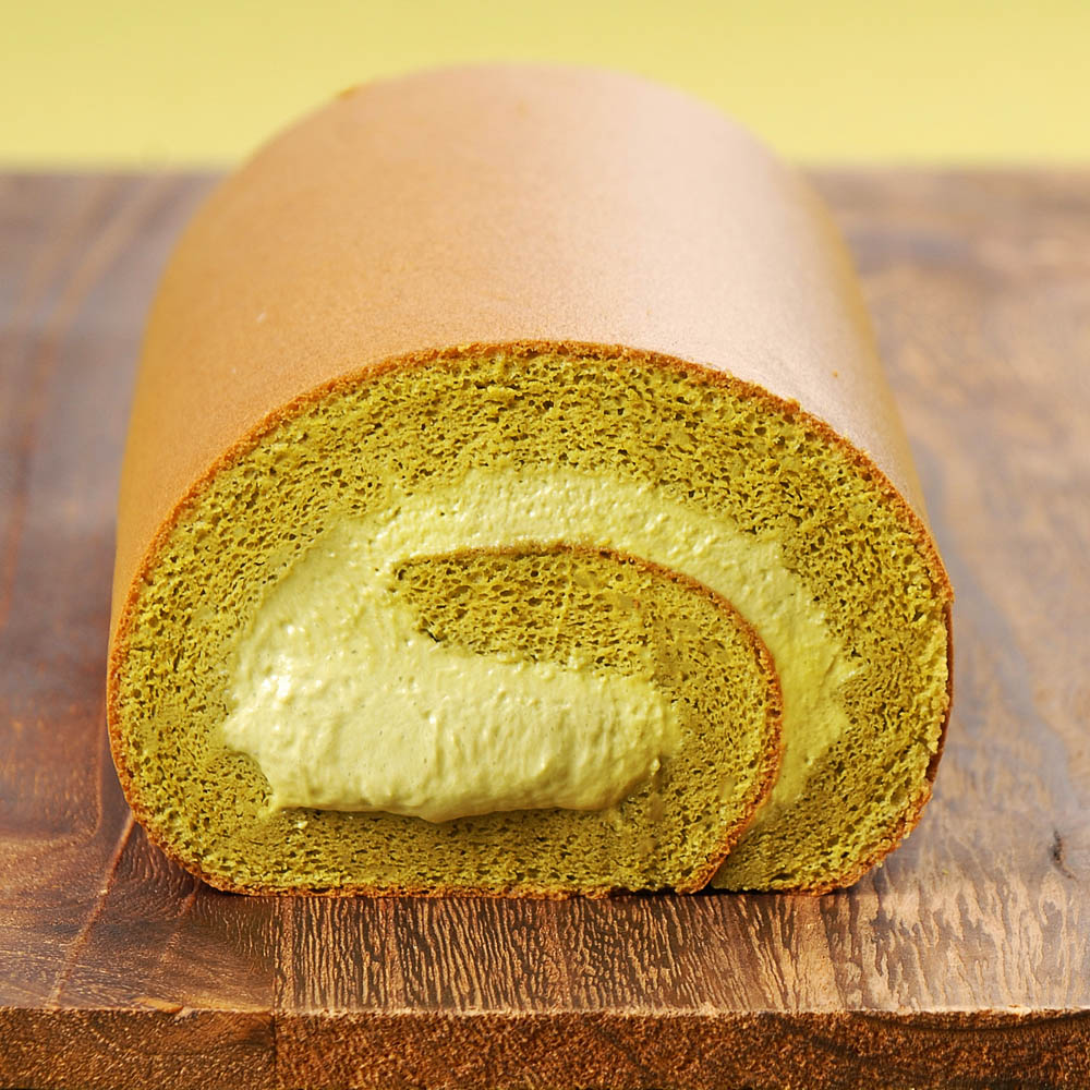 特別選用日本頂級靜岡抹茶粉，香氣深厚濃郁，甘甜不澀，獲獎無數。再搭配北海道十勝生鮮奶油，豐厚飽滿的抹茶香氣久久綿延，宛如抹茶霜淇淋般令人驚嘆！不到日本也能品嘗到的夢幻逸品！