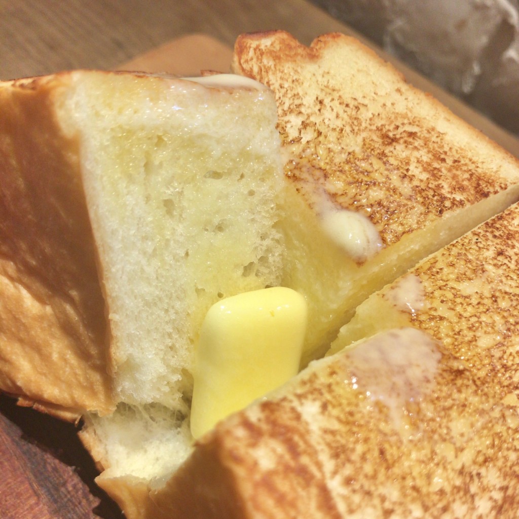ユーザーが投稿した厚切りバタートーストの写真 - 実際訪問したユーザーが直接撮影して投稿した千駄ヶ谷カフェRon Herman Caféの写真