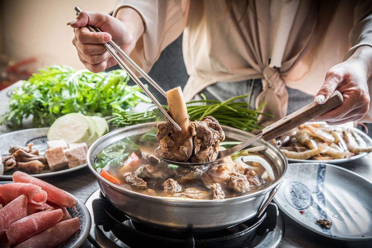 張學友也愛的麻辣鍋！全台必吃６火鍋名店：羊肉爐吃到飽、40年老字號石頭鍋