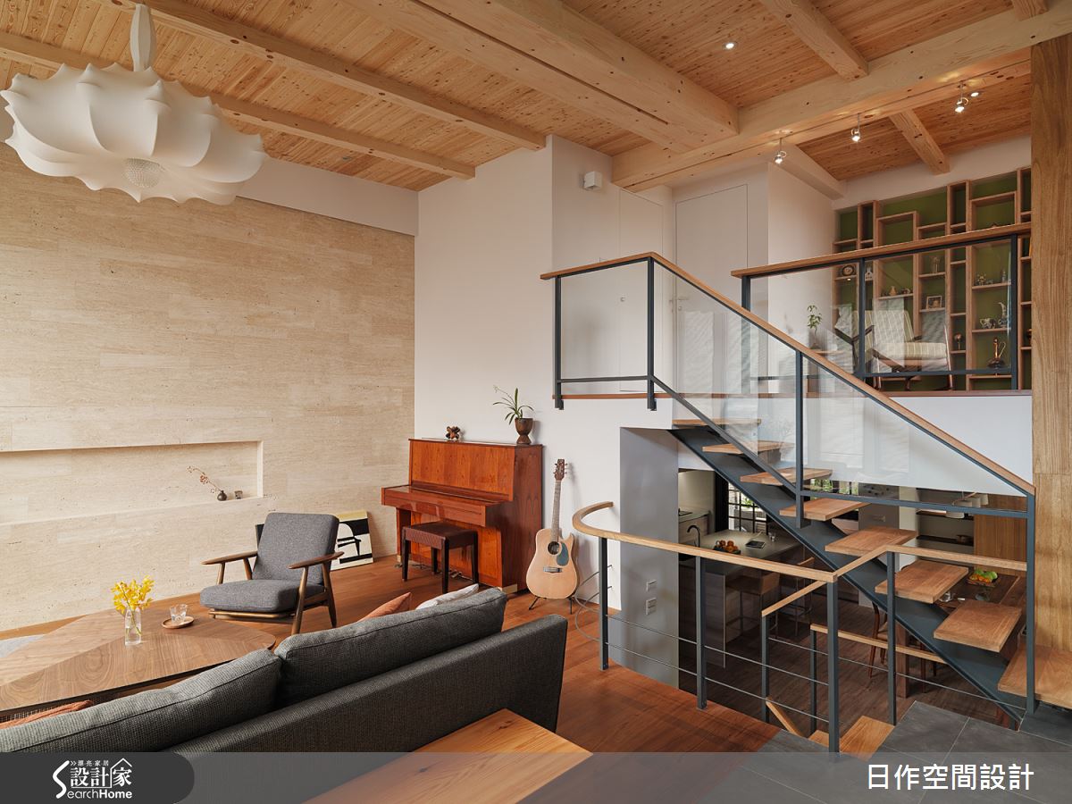 室內若空間不大，樓梯建議盡量使用透明材質或鏤空設計，簡單的鐵件加上木作就十分的具有質感。