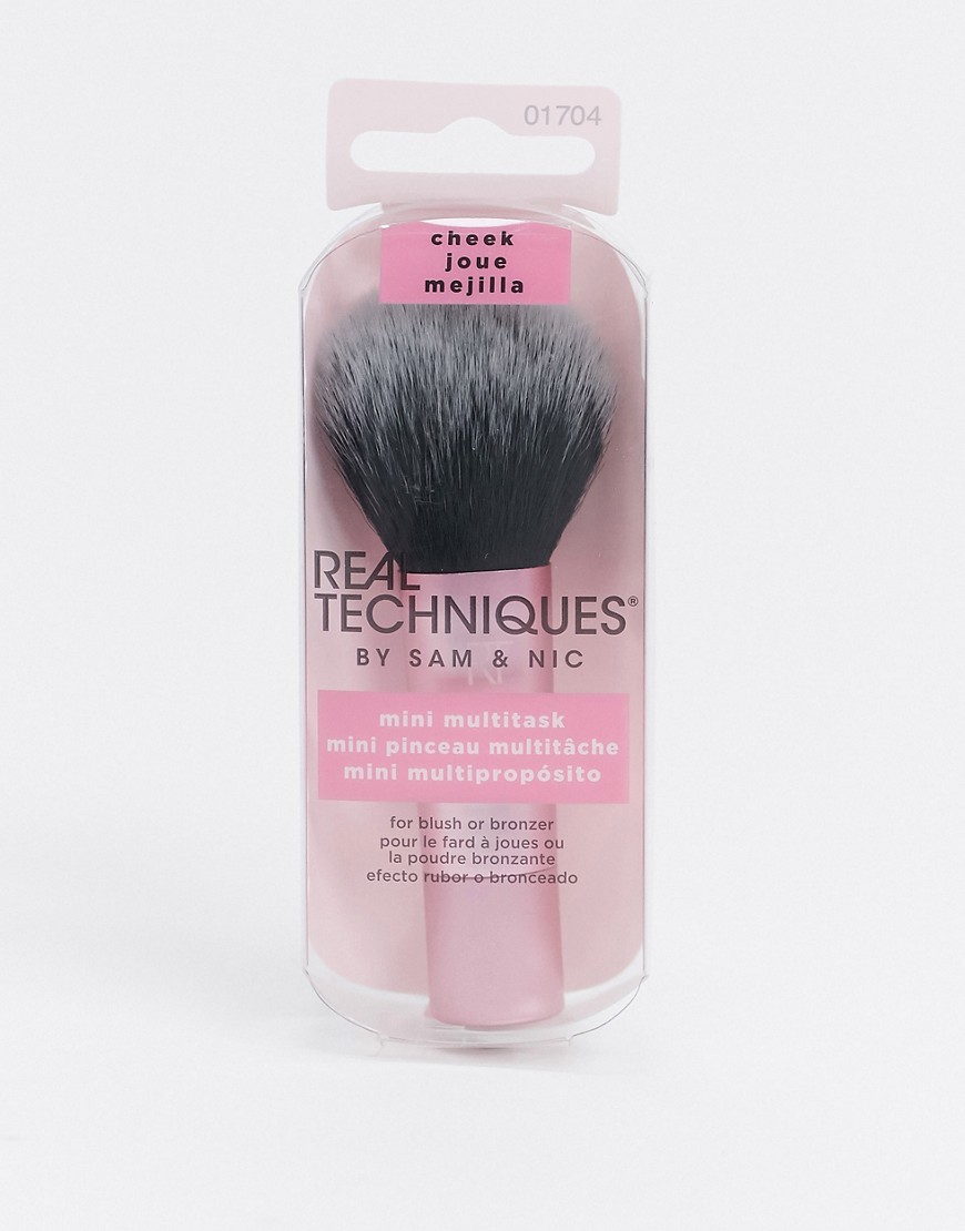Makeup brush by Real Techniques Making makeup easier Travel sized Ideal for blusher and bronzer Roun