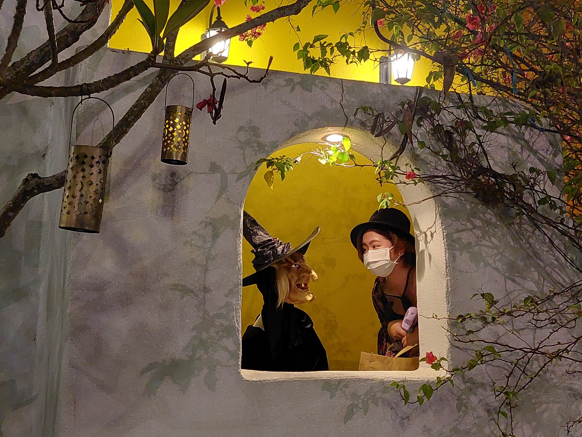 拜訪一下女巫們(圖片提供/義大遊樂世界)