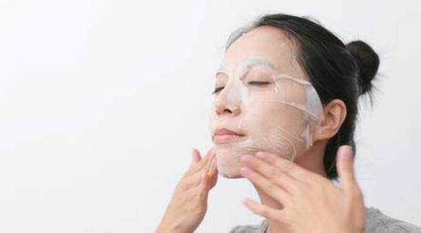 Sumber gambar: https://today.line.me/id/pc/article/Buat+Kulit+Kamu+Jadi+Lebih+Cantik+Dan+Sehat+Dengan+Sheet+Mask+Homemade+Mudah+Ini+Yuk-P28jy7