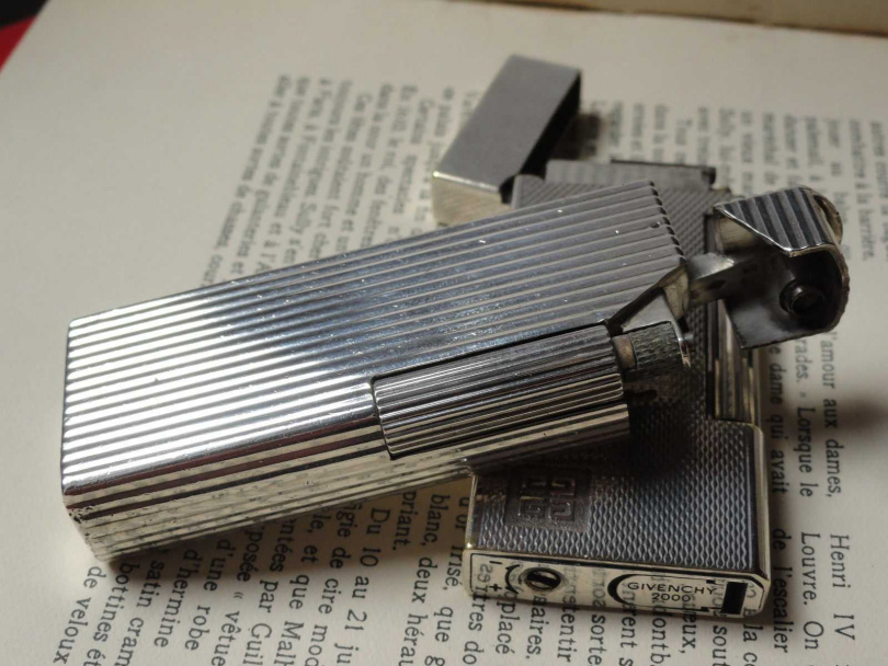 圖片來源:www.antiquesnavigator.com