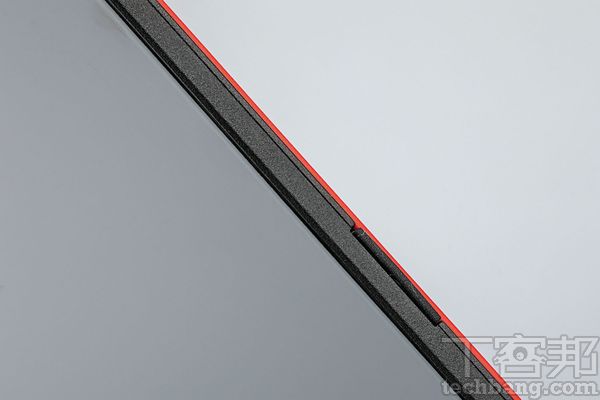 Asus VivoBook S14 S430UN－ 14吋窄邊框加撞色的搶眼設計
