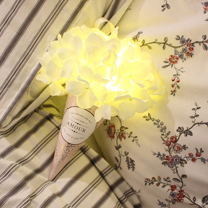 Via K Studio 繡球花甜筒 LED仿真花夜燈 情人節禮物 結婚禮物