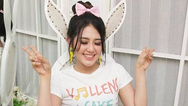 [Bintang] Nggak Dangdut Banget, Gaya Imut Via Vallen Ala Cewek Korea