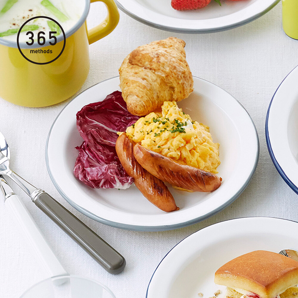 重量輕室內戶外皆適用 盤子有深度醬汁不易灑出 耐酸鹼可放置多種食材水果 不吸附顏色氣味光滑好清洗 商品規格 尺寸約直徑18x高2.3cm 材質鋼板塑形琺瑯塗層 重量180g 產地泰國 尺寸皆為人工測量