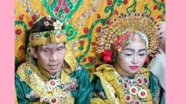 Resepsi pernikahan Ahmad Muslim dan Fitriani di Sinjai Utara, Sulawesi Selatan ()