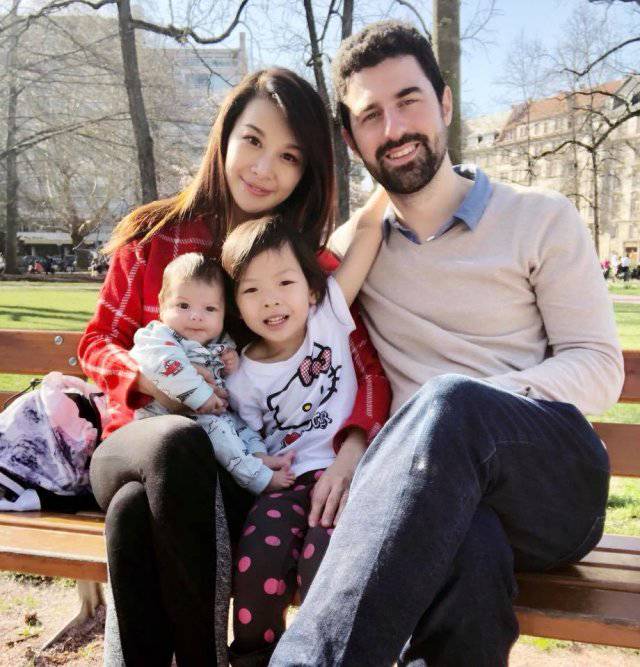 艾莉絲甜摟外交官老公 女兒視角 閃照吸睛 Nownews 今日新聞 Line Today