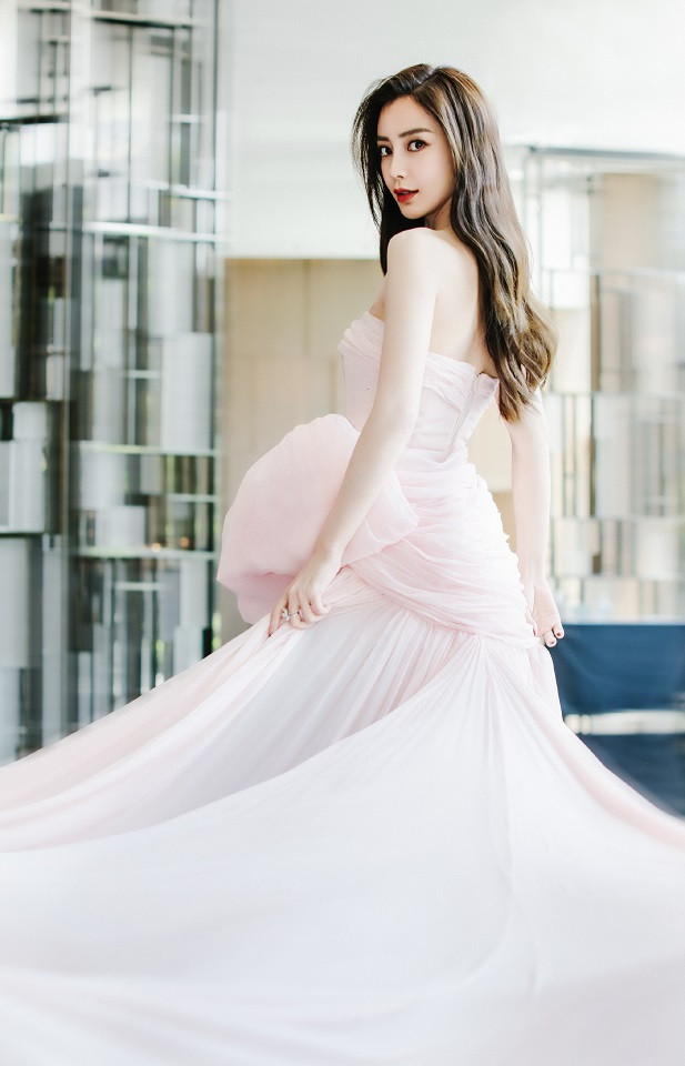 女星紅毯造型未修vs精修3：楊穎Angelababy