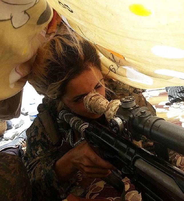 Sniper Cantik Ini Diklaim Habisi 100 Nyawa Tentara ISIS