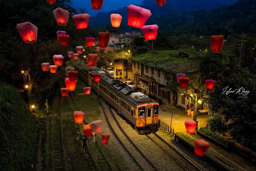 菁桐車站 菁桐火車時刻表 平溪線鐵道 平溪一日遊 平溪搭火車 台鐵平溪線 車站附近景點 老街