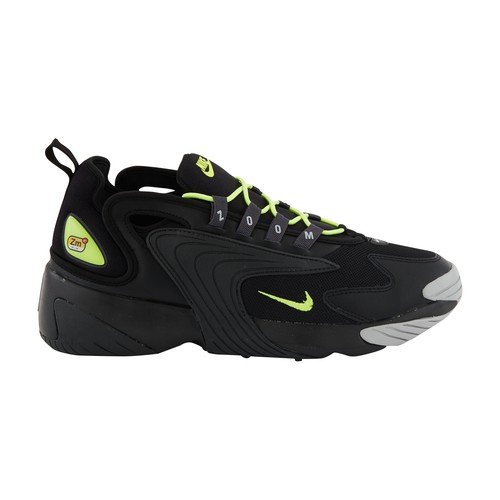 These Zoom 2K trainers from Nike feature a bold, contrasting design. Their fluorescent green laces s