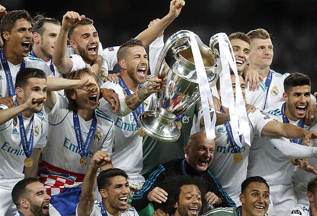 Para pemain Real Madrid meluapkan kegembiraan setelah menjuarai Liga Champions dengan mengalahkan Liverpool 3-1 di Kiev, Ukraina, 26 Mei 2018. AP Photo/Efrem Lukatsky