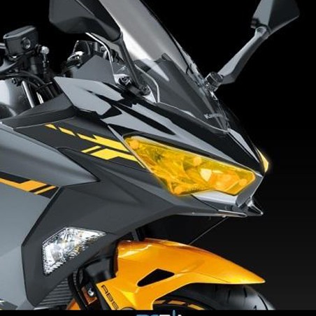 品牌DIMOTIV品名基本款大燈護鏡適用車款:KAWASAKI NINJA 400 18產品顏色:透明、墨色、紅色、螢光黃、螢光藍、螢光紅、螢光綠材質製程:厚度3mm之有機玻璃(PMMA)，經雷射切割