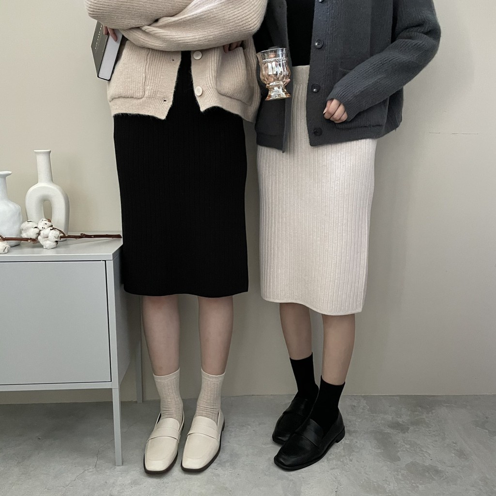 ［GRASS ROOM全館現貨供應］Instagram: grass_style （新品預告/實品穿搭/韓國連線/未來品搶先預訂）彈性很棒的直紋針織裙 可以休閒搭配也可以小性感唷 ❤️❤️比較貼屁股的