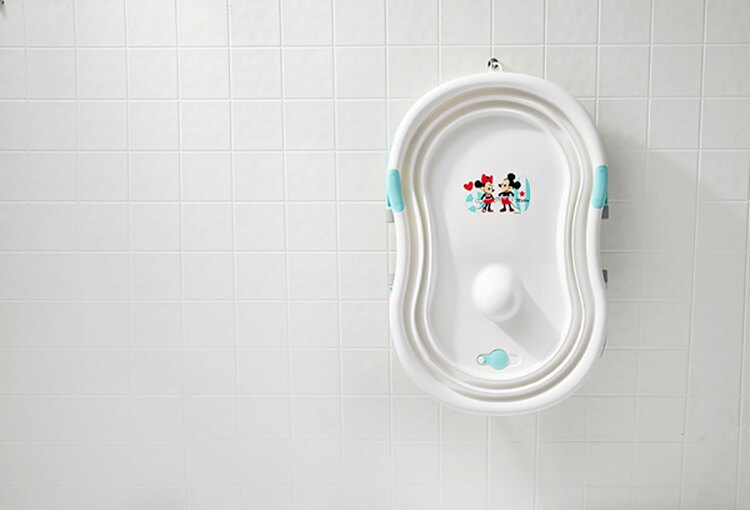 -可折疊、可懸掛，征服小浴室的優質浴盆! -無毒安全塑膠、橡膠製成 -底部有排水孔，孔塞彈力經儀器測試，安全無慮 -浴盆結構經縝密設計，重複折疊不容易傷及本體 -台灣製造 -商品中不含情境照浴盆中內容