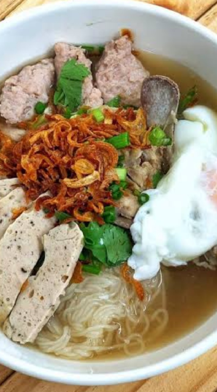 ร้านจั๊บญวนเดชอุดม แม่อรนี่