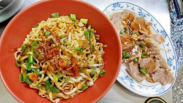 【板橋美食】天香小吃部-隱身在巷弄裡超大份量又便宜的小吃店 【板橋美食】天香小吃部-隱身在巷弄裡超大份量又便宜的小吃店