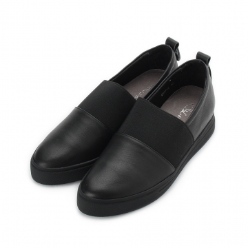 柔軟真皮材質，質感耐用繃帶式鞋口，輕鬆好入腳耐磨橡膠底，提升抓地力