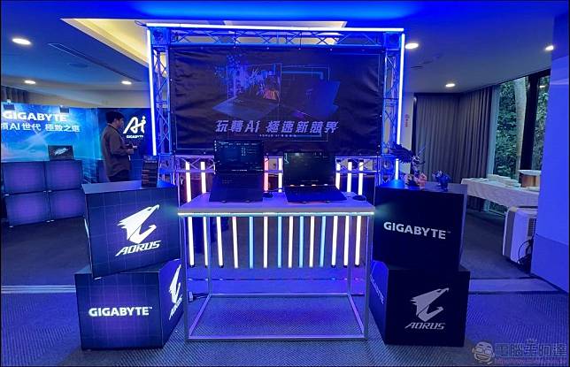 2024 款 GIGABYTE AORUS 系列旗艦電競筆電動眼看