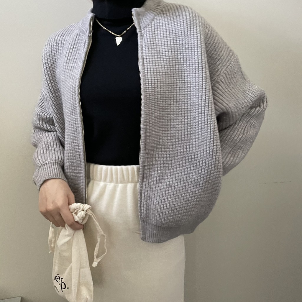 ［GRASS ROOM全館現貨供應］Instagram: grass_style （新品預告/實品穿搭/韓國連線/未來品搶先預訂）很推薦的厚磅拉鍊外套 一件就很保暖的毛衣外套唷 很貼心的是側面都有做口