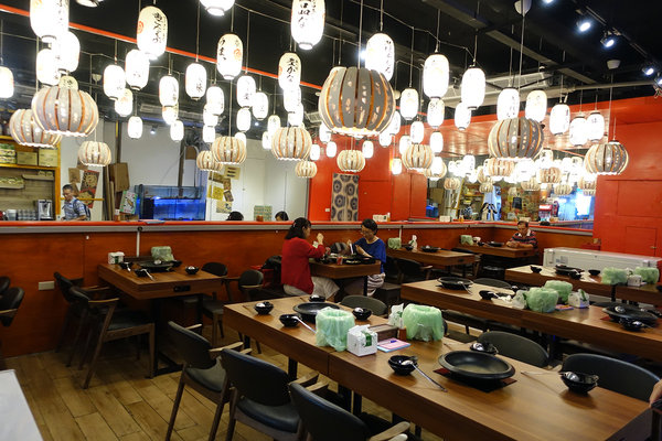 松江南京站聚餐火鍋吃到飽-嗨蝦蝦三杯醉蝦石頭鍋，台北中山區生日聚餐、謝師宴、尾牙平價火鍋吃到飽，天使紅蝦、啤酒、Prime等級牛肉吃到飽