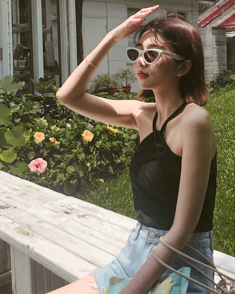 麻花繩肩帶/舒適棉質布料 商品長度/適中商品版型/適中商品厚薄/適中商品彈性/佳 *此款材質特性，不宜使用衣架吊掛，建議平放 / 避免摩擦