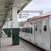 50+60+一個人坐火車漫遊台灣。