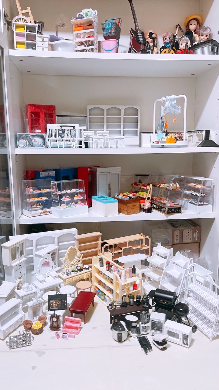 Miniature Doll's House and accessories