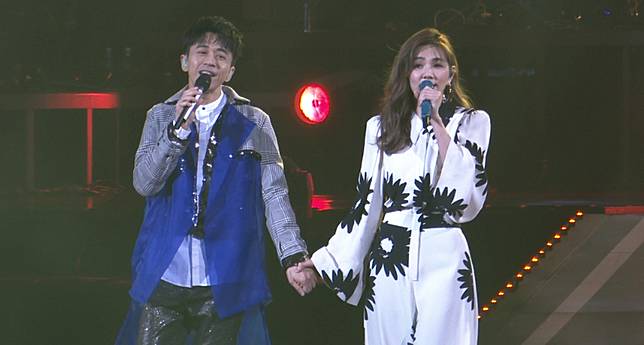 達人秀直擊 Ella緊牽光良唱 勇氣 10 體脂 腹肌曝 網嚇歪 台灣達人秀ttshow Line Today