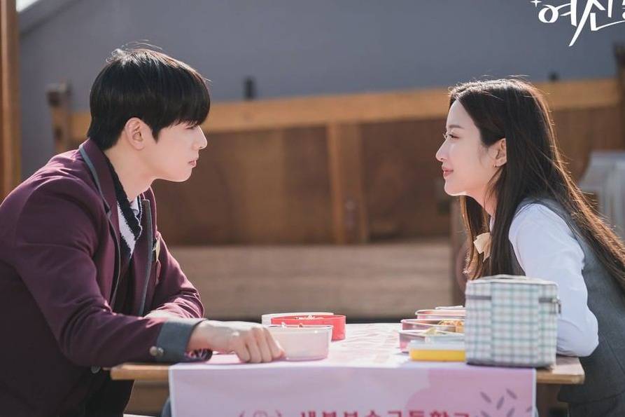 Ini Bahasa Tubuh Wanita Yang Bisa Bikin Pria Jatuh Cinta Di Kencan Pertama Womantalk Com Line Today