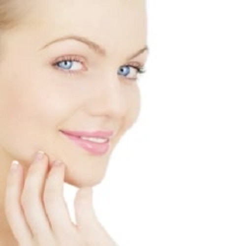 以獨特配方研製而成，且經皮膚專家測試產品安全有效方才上市。1. 內容:超值3堂體驗(A.B.C任選3堂)A. 杏仁酸亮顏喚膚課程體驗價60分鐘B. 3D臉部拉提緊緻課程體驗價100分鐘C. 中胚層涵水