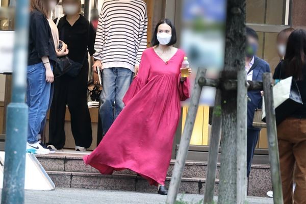 中谷美紀 出稼ぎ 帰国奮闘に音楽家夫の苦境 コロナで失業状態に