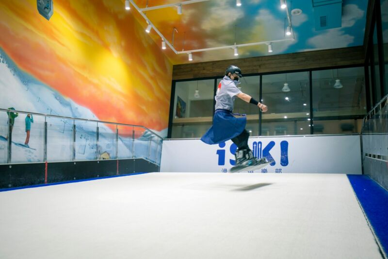 台北室內運動景點｜iSKI滑雪俱樂部