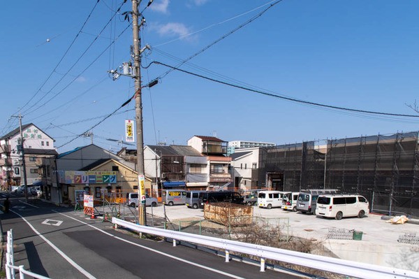 穂谷の関西外大跡地につくってた乗馬施設 乗馬クラブ クレイン がオープンしてる