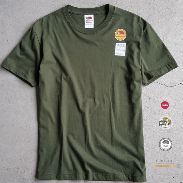 Fruit Of The Loom距今有 160 年歷史以上的 Fruit Of The Loom，於 1851 年美國的肯塔基州從內衣產業轉變而成，其名 Lomm 在英文指的是將纖維織成布的機器，也