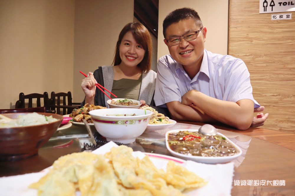 新竹美食推薦廟口鴨香飯！城隍廟口人氣美食小吃，必吃炒鴨血、炸餛飩、炒三杯鴨肉