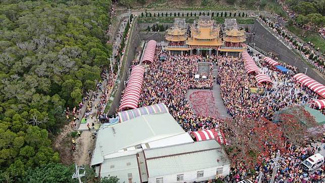 白沙屯媽祖回鑾入苗栗縣境 今晚駐駕通灣慈后宮明早7點起駕 自由電子報 Line Today