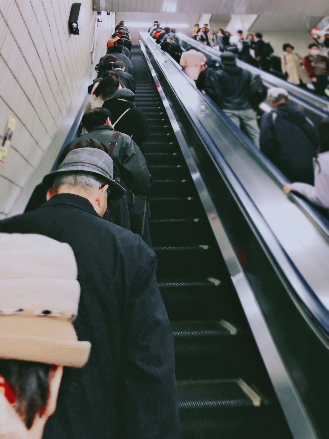 為什麼東京靠左走、大阪靠右走？到日本左右不分好困惑