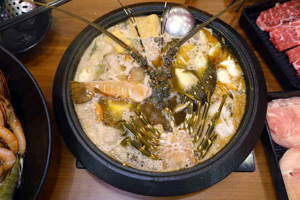 松江南京站聚餐火鍋吃到飽-嗨蝦蝦三杯醉蝦石頭鍋，台北中山區生日聚餐、謝師宴、尾牙平價火鍋吃到飽，天使紅蝦、啤酒、Prime等級牛肉吃到飽