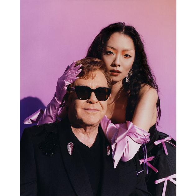 生理用品を捨てるピンクの手袋に 女性たちが反論 全く必要ない製品