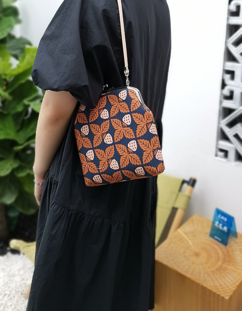 棉麻日系口金斜挎包