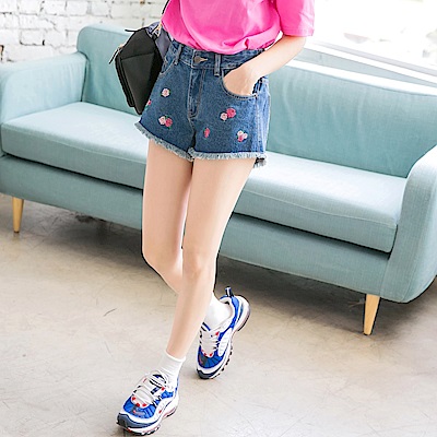 高含棉滿版花朵刺繡下擺抽鬚牛仔短褲-OB嚴選